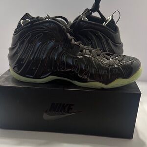 Nike Shiny Black Foamposite one black/green